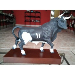 Porcelain figurines. bull walking.  brown. with base, limited series. buy Spain